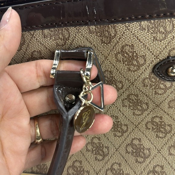 (Q0) GUESS Scandal Satchel Medium Tote, logo print - Picture 16 of 16